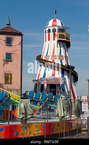 Helter Skelter Fahrt auf dem Brighton Palace Pier, in der Küstenstadt Brighton, Sussex, England. Stockfoto