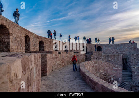 Ankara/Turkey-February 02 2019: Personen, die Oben auf der Burg von Ankara Stockfoto