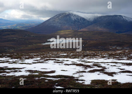 Der Berg Munro Carn Liath Teil des Beinn a Ghlo reichen von Loch in der Nähe des Ben Corbett Valigan Vuirich in Perthshire, Scottish Highlands, Großbritannien. Stockfoto