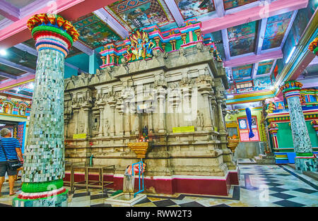 YANGON, MYANMAR - Februar 15, 2018: erkunden Sie das historische Sri Perumal Varatha Raja Tempel und seine kunstvollen Gebets Halle genießen, am 15. Februar in Yangon. Stockfoto