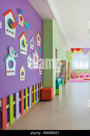 Kindergarten, Halle. Kindergarten mit Spielzeug. Nahaufnahme. Stockfoto