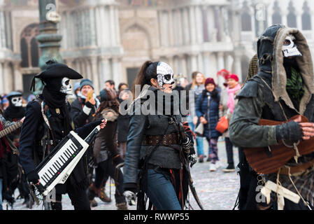 Venedig, Italien. 5. März 2019. Karneval in Venedig. Szenen aus dem letzten Tag der Karneval von Venedig, einschließlich der Besten maskierte Kostümwettbewerb Award Cere Stockfoto
