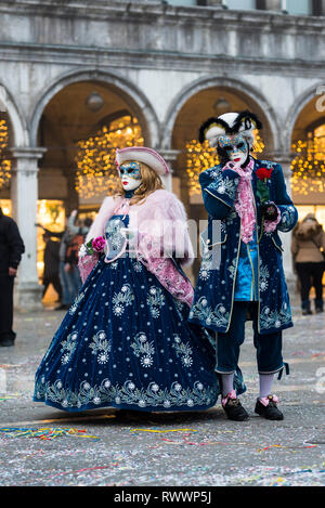 Venedig, Italien. 5. März 2019. Karneval in Venedig. Szenen aus dem letzten Tag der Karneval von Venedig, einschließlich der Besten maskierte Kostümwettbewerb Award Cere Stockfoto