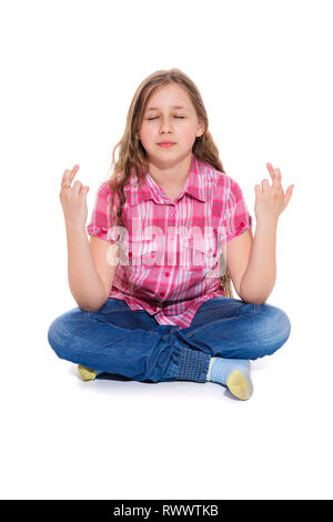Mädchen sitzen in einem Yoga dar. Die Praxis der Meditation und Entspannung. Isolation auf weißem Hintergrund