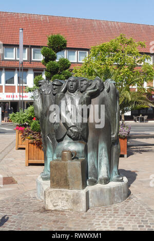 Eberborgbrunnen in der Fußgängerzone Lange Straße, Cloppenburg, Niedersachsen, Deutschland, Europa ich Eberborgbrunnen in der Fußgängerzone Lange Straße, Stockfoto