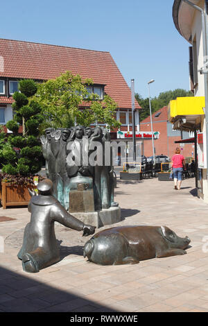 Eberborgbrunnen in der Fußgängerzone Lange Straße, Cloppenburg, Niedersachsen, Deutschland, Europa ich Eberborgbrunnen in der Fußgängerzone Lange Straße, Stockfoto