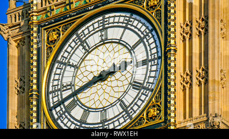 Sehen Sie den Big Ben in London Big Ben ist der Spitzname für die große Glocke der Uhr am nördlichen Ende der Palast von Westminster in London ein