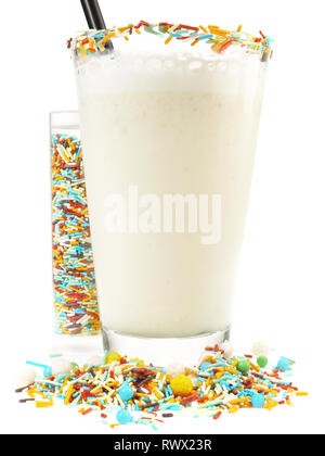 Geburtstag Milchshake auf weißem Hintergrund Stockfoto