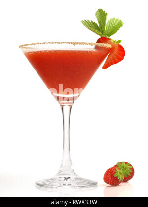 Strawberry Daiquiri Cocktail auf weißem Hintergrund Stockfoto