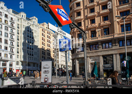 Eingang zum U-Bahnhof Callao Plaza del Callao in Madrid, Spanien Stockfoto