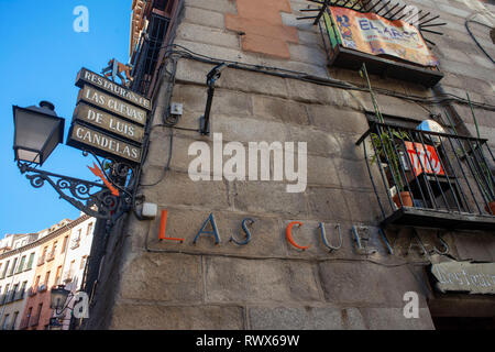 Las Cuevas Restaurant neben dem Arco de Cuchilleros, die von der Plaza Mayor im Zentrum von Madrid. Spanien Stockfoto