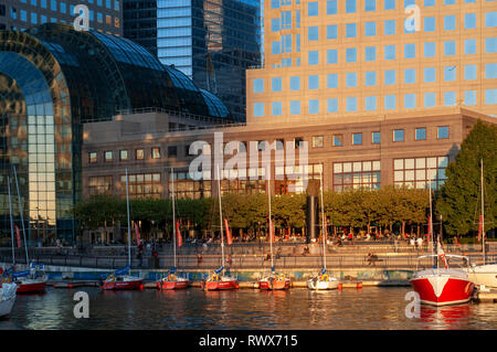 Marina, Battery Park, World Financial Center und Wolkenkratzer, Financial District, Manhattan, New York, USA, Amerika. World Financial Center offic Stockfoto