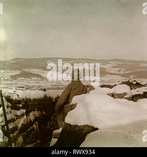 Fotografie, ein einsamer Soldat in einem Surveillance Station im Winter in provencheres (Elsass) Stockfoto