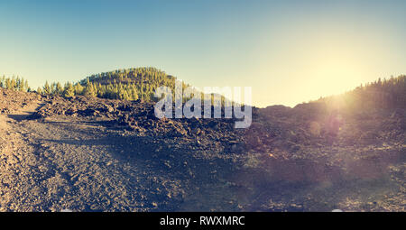 Breite Fußweg durch spektakuläre vulkanische Landschaft führt. Stockfoto