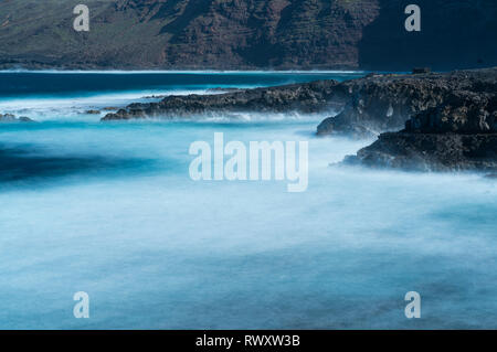 Wellen und Meer, Tenesar, Insel Lanzarote, UNESCO-Biosphärenreservat, Kanarische Inseln, Spanien, Europa Stockfoto