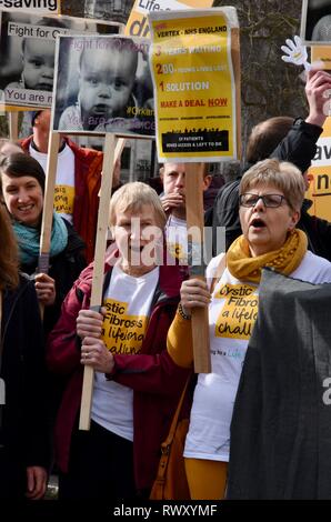 Westminster, London, Großbritannien. 7. Mär 2019. Protest für Orkambi, Cystic Fibrosis Trust. Häuser des Parlaments, den Parliament Square, Westminster, London.UK Credit: michael Melia/Alamy leben Nachrichten Stockfoto