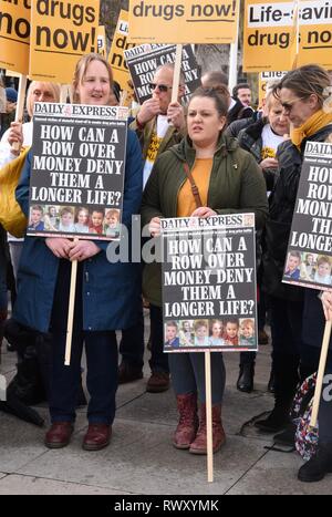 Westminster, London, Großbritannien. 7. Mär 2019. Protest für Orkambi, Cystic Fibrosis Trust. Häuser des Parlaments, den Parliament Square, Westminster, London.UK Credit: michael Melia/Alamy leben Nachrichten Stockfoto