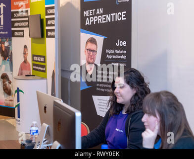 Brentwood, Essex, Großbritannien. 7. März 2019. Pop-up-Shop für Lehrstellen shop während der nationalen Ausbildung Woche 4. bis 9. März 2019 in der baytree Centre Brentwood Essex Credit: Ian Davidson/Alamy leben Nachrichten Stockfoto