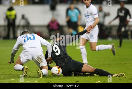 Frankfurt, Deutschland. 07 Mär, 2019. firo: 07.03.2019, Fußball, Fußball: UEFA Europa League, EL, Saison 2018/2019 Runde 16, erste Etappe, Eintracht Frankfurt - Inter Mailand umstrittenen Szene, Foul von D'AMBROSIO auf Haller, Strafe, oder nicht? | Verwendung der weltweiten Kredit: dpa/Alamy leben Nachrichten Stockfoto