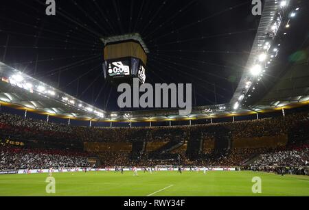 Frankfurt, Deutschland. 07 Mär, 2019. firo: 07.03.2019, Fußball, Fußball: UEFA Europa League, EL, Saison 2018/2019 Runde 16, erste Etappe, Eintracht Frankfurt - Inter Mailand 0:0 Fans Frankfurt, Choreo, Choreografie | Verwendung der weltweiten Kredit: dpa/Alamy leben Nachrichten Stockfoto