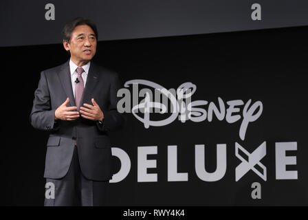 Tokio, Japan. 7 Mär, 2019. Japan's mobile Kommunikation Riese NTT Docomo Präsident Kazuhiro Yoshizawa kündigt NTT Docomo wird Video Distribution Service von Walt Disney's Inhalt start 'Disney Deluxe' durch das Netzwerk von Docomo mit einem festen Preis ab diesem Monat auf einer Pressekonferenz in Tokio am Donnerstag, 7. März 2019. Credit: Yoshio Tsunoda/LBA/Alamy leben Nachrichten Stockfoto