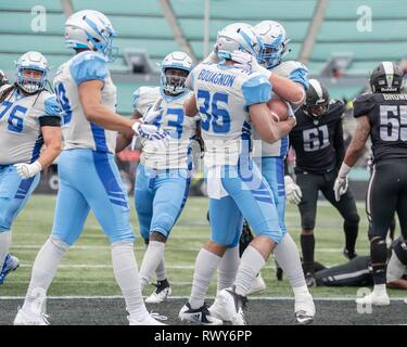 Birmingham, Alabama, USA. 16 Feb, 2019. Alabama gespielt Wirt zu Woche 2 des Birmingham Eisen und der Salt Lake City Hengste der Allianz der amerikanischen Fußball-Liga. Die Hengste führen 6-0 an der Hälfte. Die Hengste runningback Joel Bouagnon punktet mit der ersten TD des Spiels die Hengste bis 6-0 spät in der ersten Hälfte zu setzen. Quelle: Jeremy Raines/ZUMAPRESS.com/Alamy leben Nachrichten Stockfoto