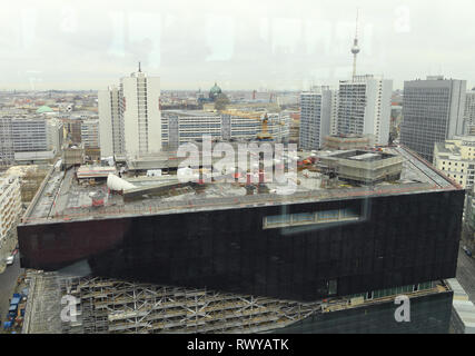Berlin, Deutschland. 07 Mär, 2019. Mit Blick auf das neue Gebäude der Axel Springer Haus, Baustelle, Axel Springer neues Gebäude Bilanzpressekonferenz 2019 der Axel Springer SE in Berlin, Deutschland am 07.03.2019. | Verwendung der weltweiten Kredit: dpa/Alamy leben Nachrichten Stockfoto