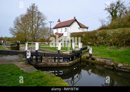 Lock keepers Haus auf dem Grand Union Canal, Buckinghamshire/Hertfordshire, England, UK - 8. März 2019 Stockfoto