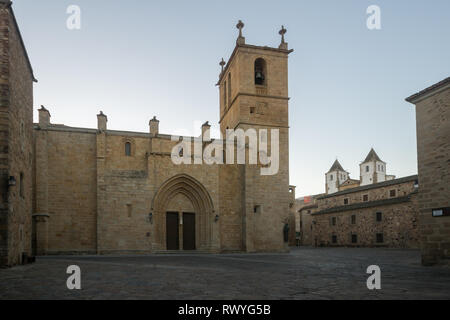 Sunset View der Co - Catedral de Santa Maria, in Caceres, Extremadura, Spanien Stockfoto