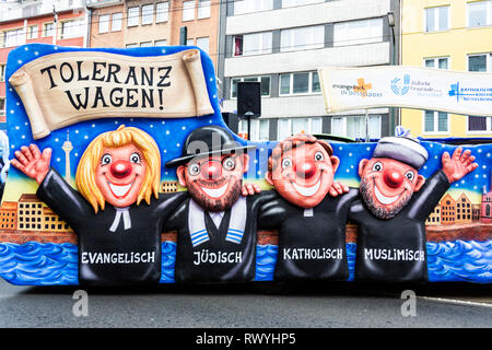 Düsseldorf, Deutschland. Vom 4. März 2019. Religiöse Toleranz schweben. Die jährlichen Rosenmontag (Rose Montag oder Rosenmontag) Carnival Parade findet in Düsseldorf. Stockfoto