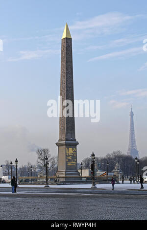 Paris, Frankreich - Januar 07, 2010: ägyptischer Obelisk Cleopatra Nadel von Luxor am Place de la Concorde in Paris, Frankreich. Stockfoto