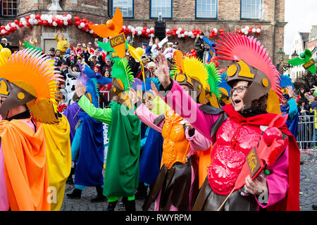 Düsseldorf, Deutschland. Vom 4. März 2019. LGBT-Karneval Gruppe KG Regenbogen. Die jährlichen Rosenmontag (Rose Montag oder Rosenmontag) Carnival Parade findet in Düsseldorf. Stockfoto