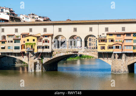 Nahaufnahme des Ponte Vecchio alte Brücke über den Fluss Arno - Florenz, Italien Stockfoto