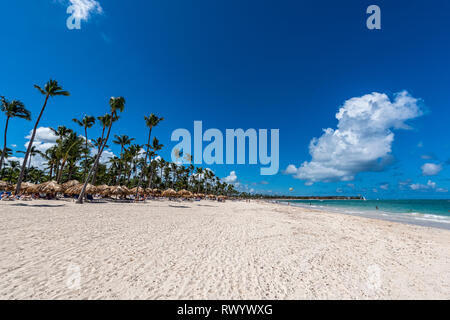 Bávaro Beach, die wichtigsten und bekanntesten Strand in Punta Cana. Stockfoto