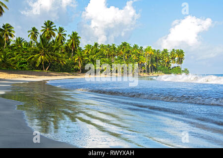 Coson Strand ist einer der schönsten Strände von Las Terrenas, wo Sie eine Vielzahl an Restaurants, Bars und Hotels, wo Sie spen finden können Stockfoto