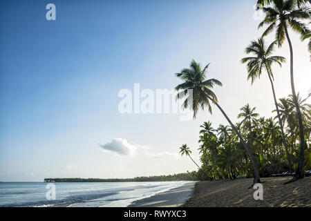 Coson Strand ist einer der schönsten Strände von Las Terrenas, wo Sie eine Vielzahl an Restaurants, Bars und Hotels, wo Sie spen finden können Stockfoto