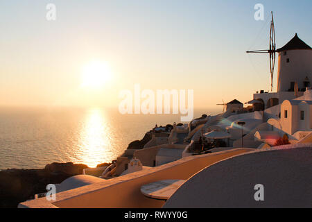 Stadt Oia Sunset View in Santorin, Griechenland Stockfoto
