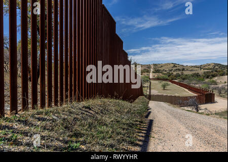 Uns Grenzzaun westlich von Nogales Arizona, April 2018 Stockfoto