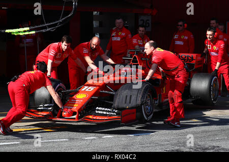 Montmelo, Barcelona - Spanien. 28 Uhr Februar 2019. Charles Leclerc von Monaco fahren die (16) die Scuderia Ferrari SF90 auf der Spur während der F1 Winter Testen Stockfoto
