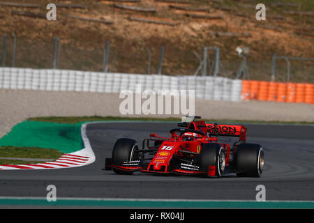 Montmelo, Barcelona - Spanien. 28 Uhr Februar 2019. Charles Leclerc von Monaco fahren die (16) die Scuderia Ferrari SF90 auf der Spur während der F1 Winter Testen Stockfoto