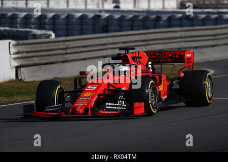 Montmelo, Barcelona - Spanien. 28 Uhr Februar 2019. Sebastian Vettel von Deutschland fahren die (5) die Scuderia Ferrari SF90 auf der Spur während der F1 Winter Testen Stockfoto