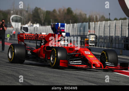 Montmelo, Barcelona - Spanien. 28 Uhr Februar 2019. Sebastian Vettel von Deutschland fahren die (5) die Scuderia Ferrari SF90 auf der Spur während der F1 Winter Testen Stockfoto