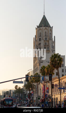 LA, USA - 30. Oktober 2018: Die Hollywood ersten Nationalen Gebäude bei Sonnenuntergang Stockfoto