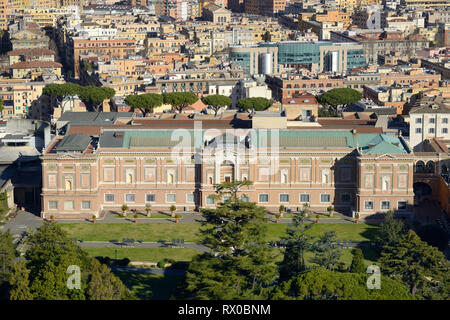 Luftaufnahme über Vatikan Museum, der Vatikanischen Pinakothek Kunst Galerie, &Square Garten und Panoramablick, Stadt oder Stadtbild, Rom Italien Stockfoto