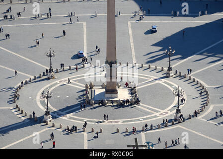 Luftbild oder High-Angle Blick auf Saint Peters Square & Ägyptische Obelisk von der Kuppel des Petersdoms Rom Italien Stockfoto