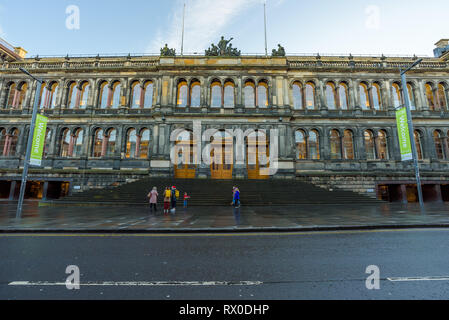 Edinburgh, Schottland - Dez 2018. Blick auf das Äußere des National Museum of Scotland auf der Chambers Street Stockfoto