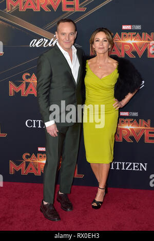 Clark Gregg und seine Frau Jennifer Grey die Teilnahme an der "Captain Marvel" Weltpremiere auf El Captian Theater am 4. März 2019 in Los Angeles, Kalifornien. Stockfoto