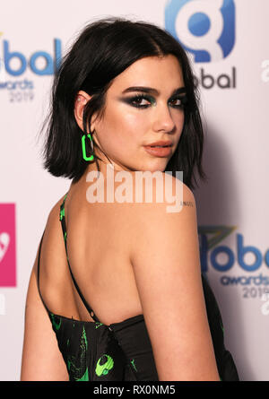 Dua Lipa im Global Awards 2019 mit sehr.co.uk am Londoner Eventim Apollo Hammersmith statt. Stockfoto