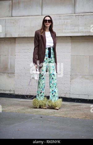 Street Style Herbst Winter London Fashion Week Feb 2018: Großbritannien Stockfoto