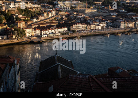 Porto, Portugal - 11 August 2018: Vila Nova de Gaia Porto gesehen Stockfoto